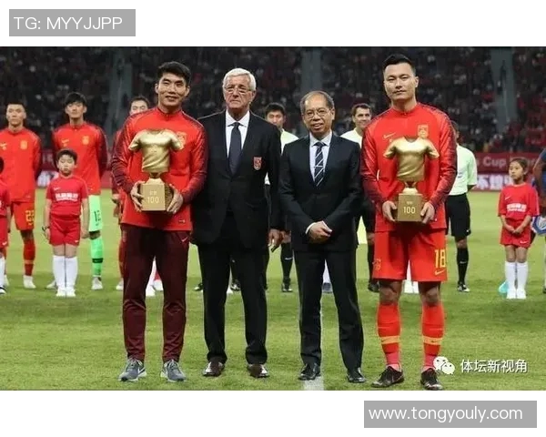 阿根廷老牌足球明星的传奇生涯与对足球的深远影响探讨